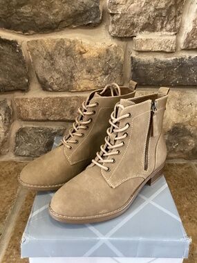 X Appeal Laci Combat Boots Womens Size 7.5 Tan New In Box